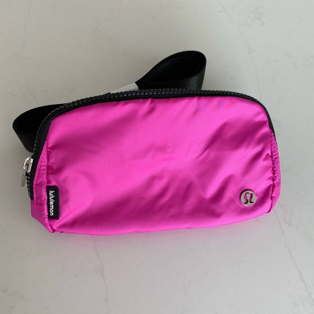 NWT Lululemon Everywhere Belt Bag